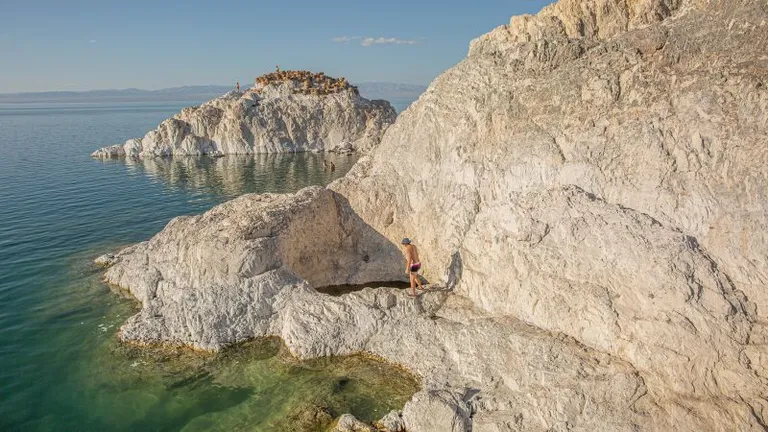  cliff drop drop-off promontory headland head foreland seashore coast seacoast sea-coast lakeside lakeshore-0