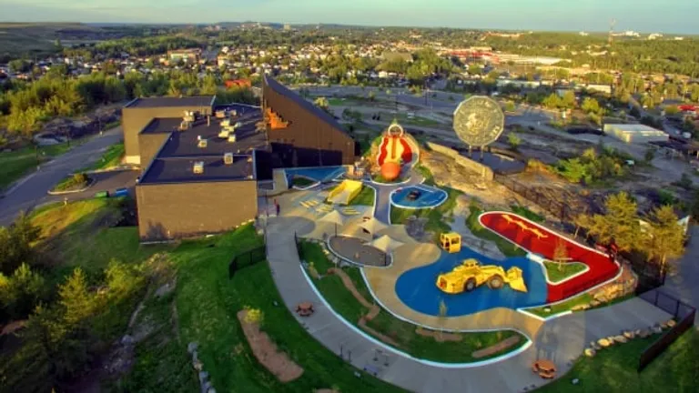  lakeside lakeshore maze labyrinth patio terrace balloon-0