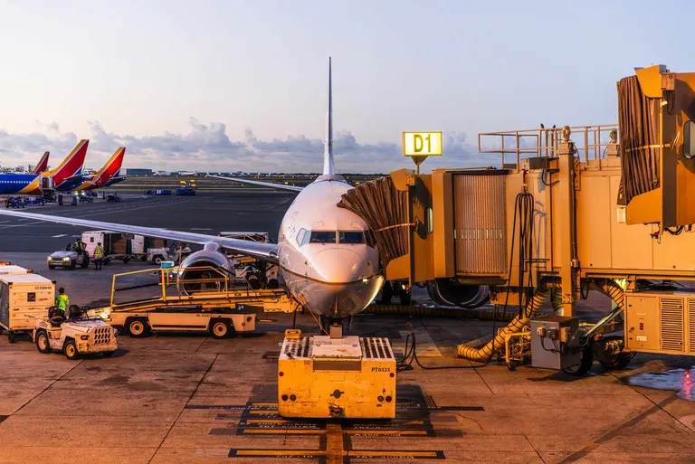  airliner wing crane forklift-0