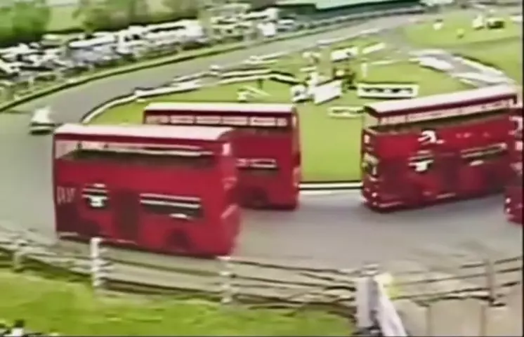 Double-decker bus racing-0