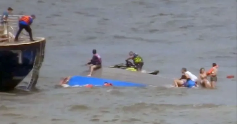  speedboat sandbar sand bar seashore coast seacoast sea-coast canoe-0