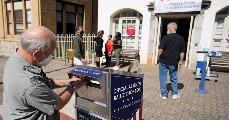  mailbox letter box cash machine cash dispenser automated teller machine automatic teller machine automated teller automatic teller ATM ashcan trash can garbage can wastebin ash bin ash-bin ashbin dustbin trash barrel trash bin vending machine-0