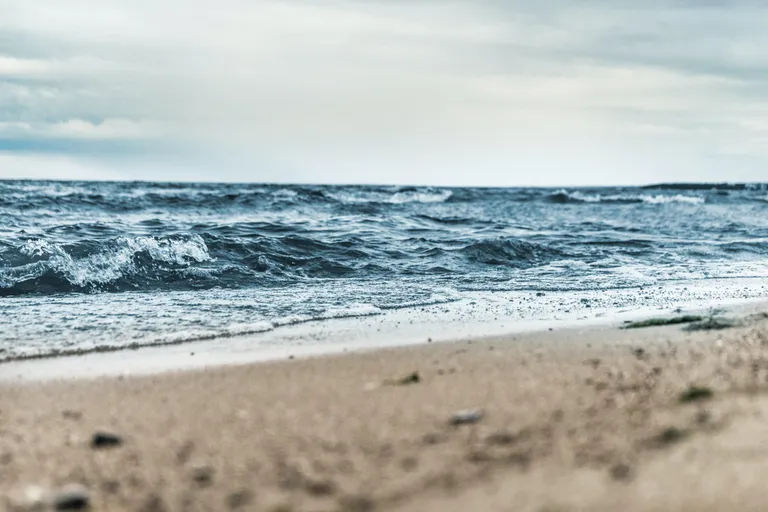  seashore coast seacoast sea-coast lakeside lakeshore sandbar sand bar promontory headland head foreland-0