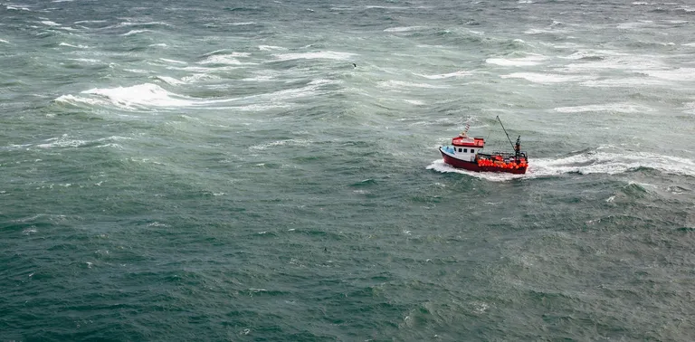  fireboat lifeboat drilling platform offshore rig yawl-0