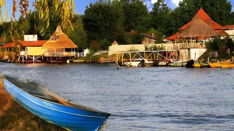  boathouse lakeside lakeshore canoe thatch thatched roof-0