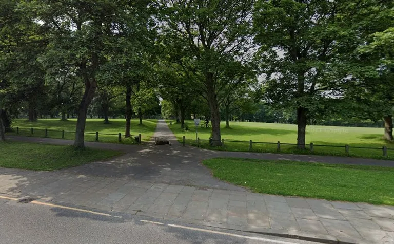  park bench lakeside lakeshore obelisk street sign-0