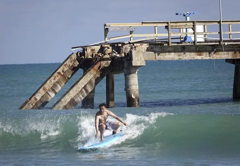  pier drilling platform offshore rig sandbar sand bar wreck-0