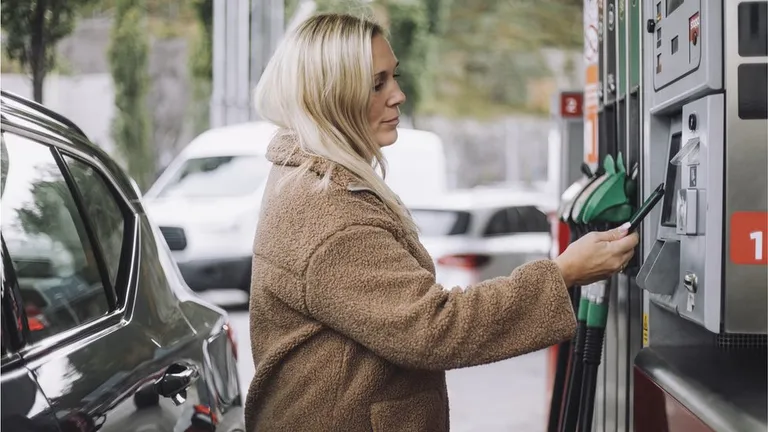  gas pump gasoline pump petrol pump island dispenser cash machine cash dispenser automated teller machine automatic teller machine automated teller automatic teller ATM vending machine pay-phone pay-station-0