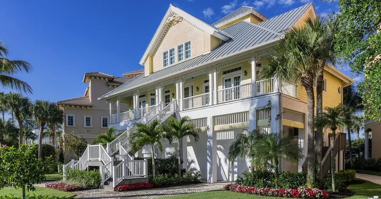  patio terrace tile roof picket fence paling palace-0