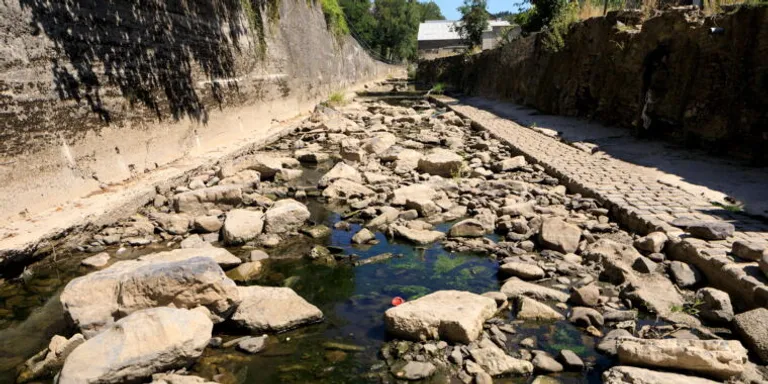  valley vale stone wall breakwater groin groyne mole bulwark seawall jetty cliff drop drop-off-0