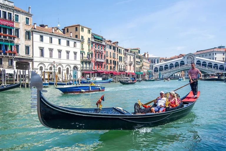  gondola umbrella boathouse canoe-0