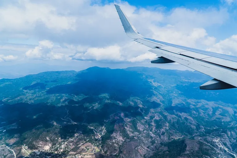  wing alp volcano airliner-0